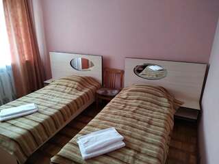 Отель Гостиничный комплекс Припять Пинск Стандартный двухместный номер с 2 отдельными кроватями-15